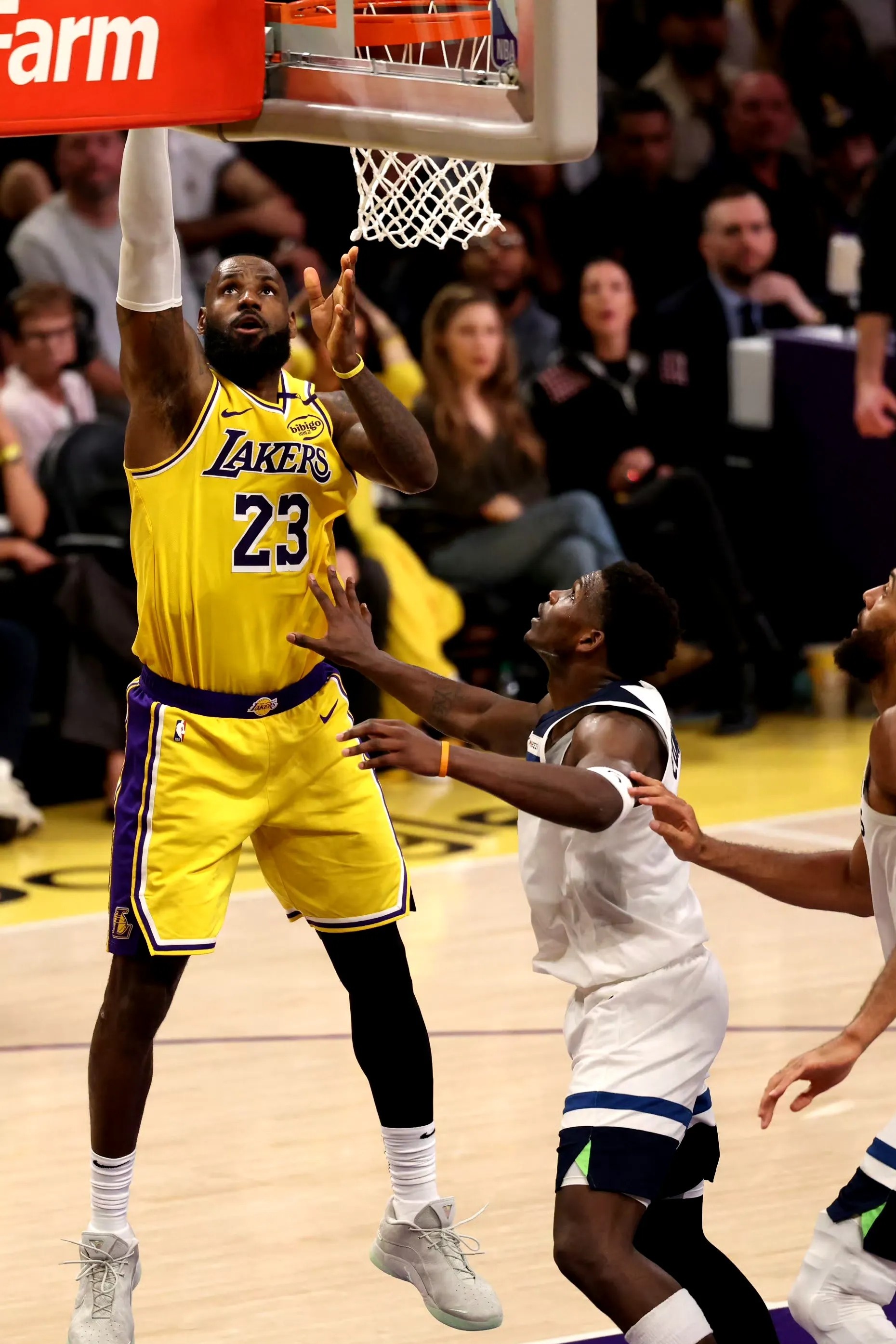 关于凯尔特人球星三分绝杀,全场观众热烈欢呼,控制一切游戏.的信息 关于凯尔特人球星三分绝杀,全场观众热烈欢呼,控制一切游戏.的信息