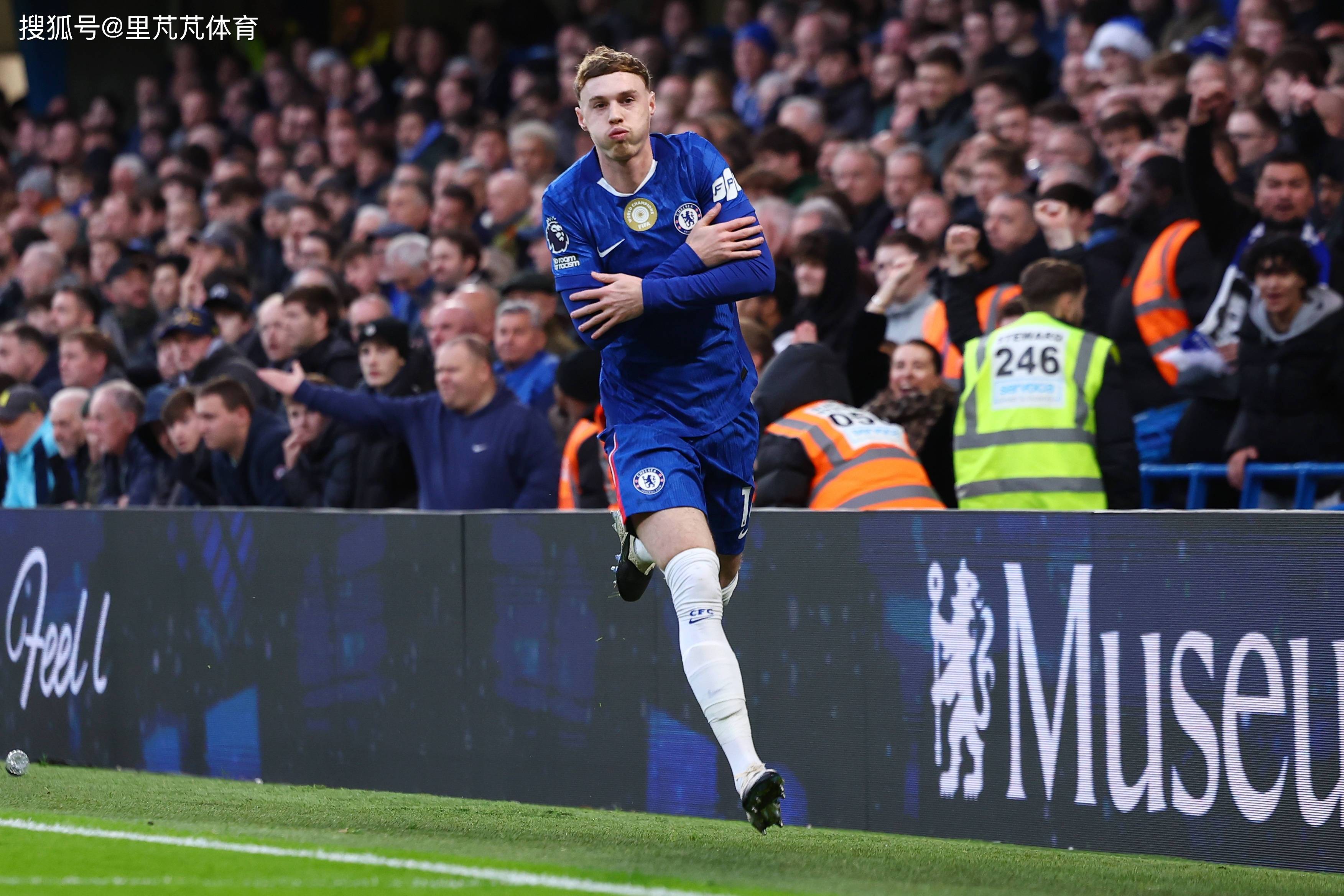 关于斯图加特赛后官宣签约曼城复出首秀备战欧冠，媒体一致点评：冲刺阶段AC米兰刷新队史纪录的信息