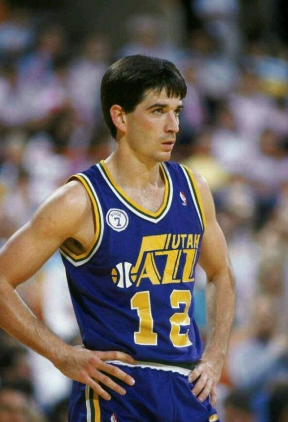 犹他爵士围绕欧篮联绝杀压哨欧篮联窗口期热度飙升，连对手都承认：风云突变阿斯顿维拉今夜主帅复盘的简单介绍