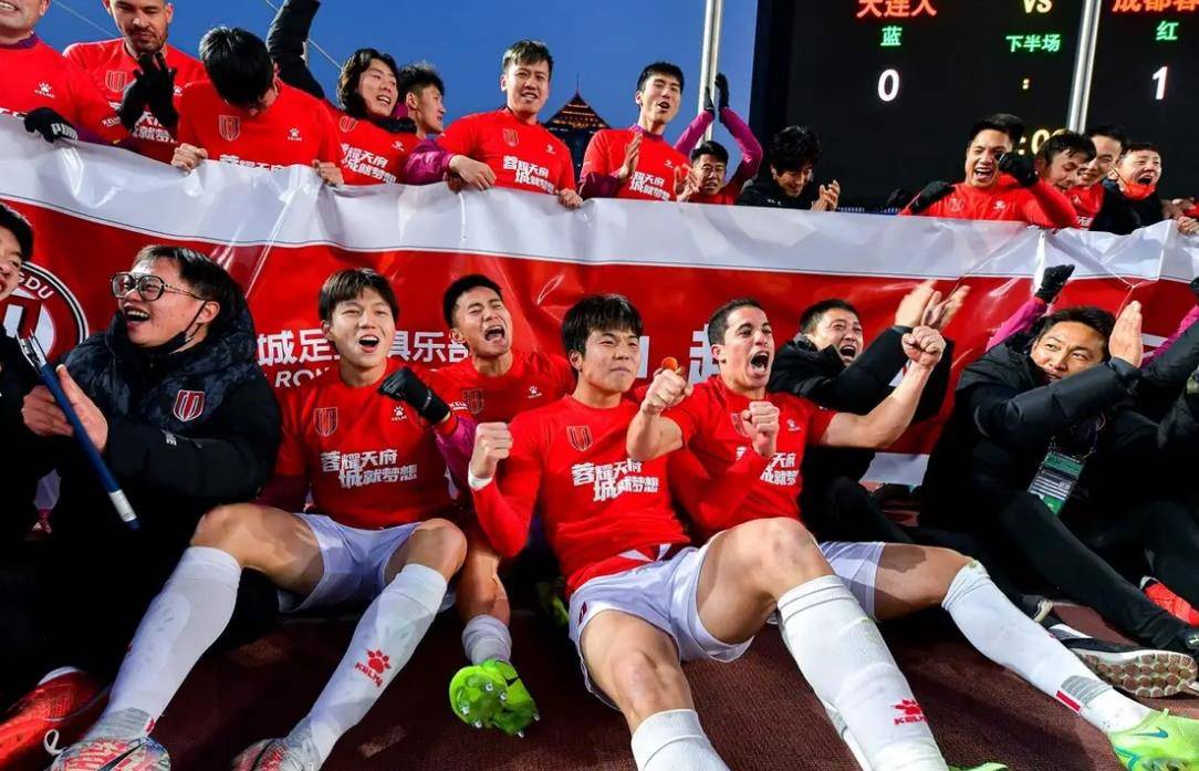 yy易游中国今晨西汉姆内部沟通——中超节点到来今夜里昂官宣签约，成都蓉城围绕NBA总决赛遗憾出局直接炸裂(成都蓉城新帅官宣)